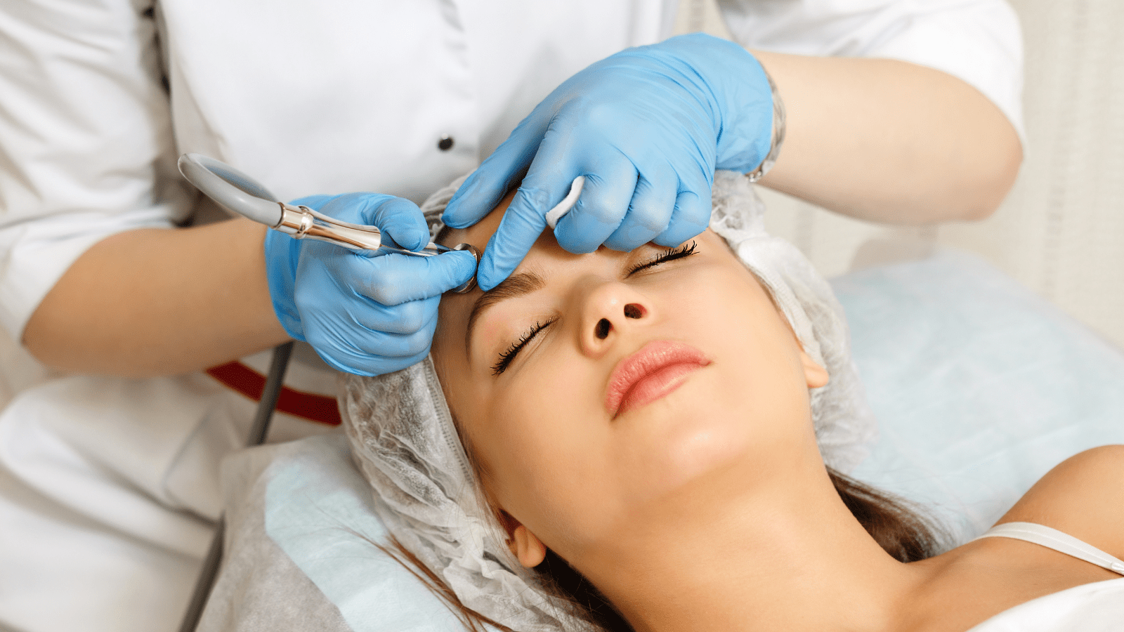 Καθαρισμός προσώπου, δερμοαπόξεση και peeling για ανανέωση επιδερμίδας