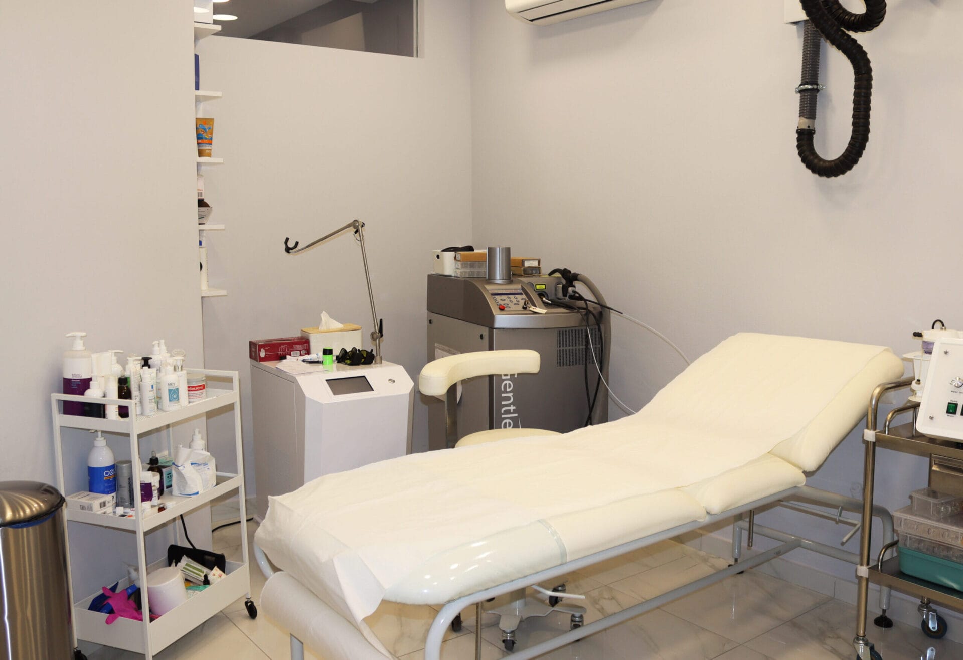 Χώρος θεραπείας laser αποτρίχωσης